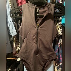 SKIMS swim zip front sleeveless one-piece black suit size small. NWT!